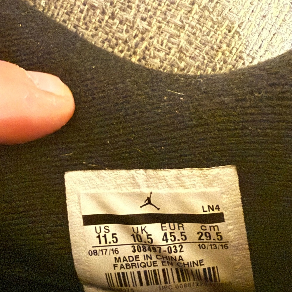 Jordan 4 royalty men’s 11.5 with shoe cleaner kit - Picture 12 of 12